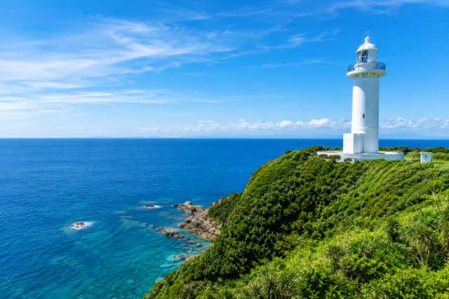island-white-lighthouse